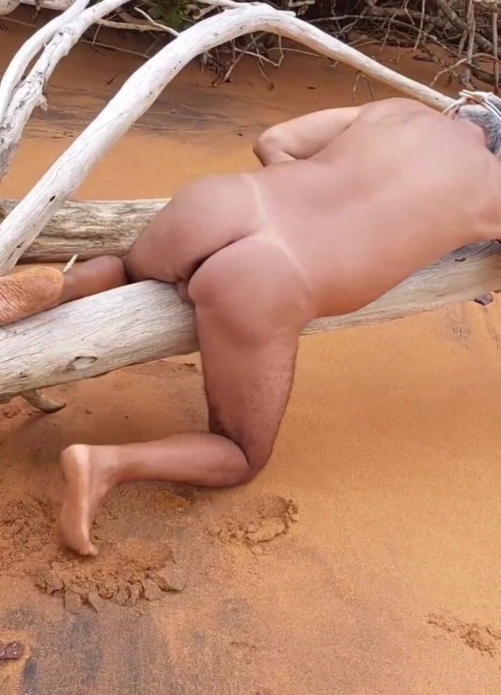 Ladysilvas: レディシルバが裸でビーチにいる 来て私の熱いお尻を突いて