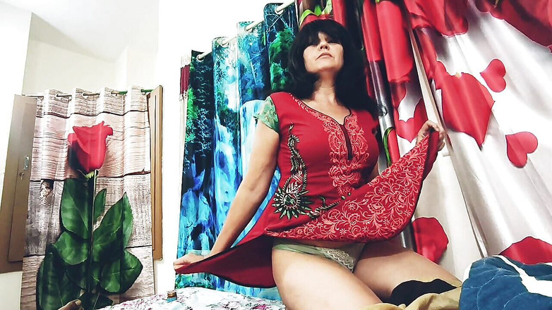 Bolly Karma: 黒人のディックの角質の妻とよく似合う