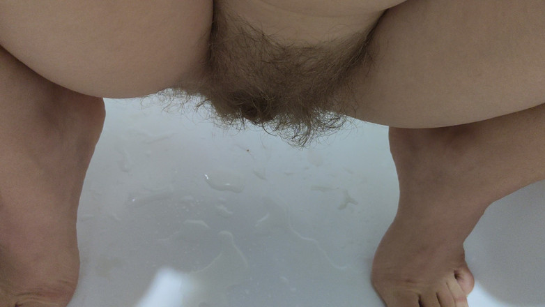 Risky Hairy Couple: Ts 거유 - 화장실에서 오줌 싸기