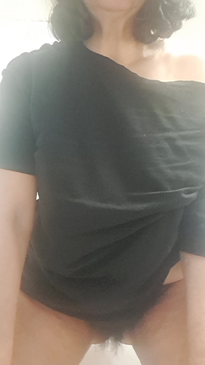 Mommy big hairy pussy: Moglie seduce il suo giovane amante davanti alla telecamera