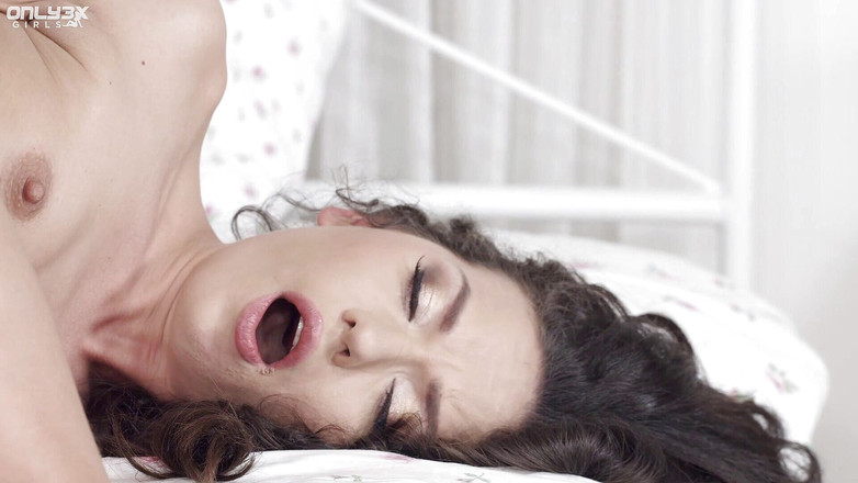 Only3x: Гламурные Loren Minardi и Nataly Gold в позднем вечере, лесбийская секс-сессия