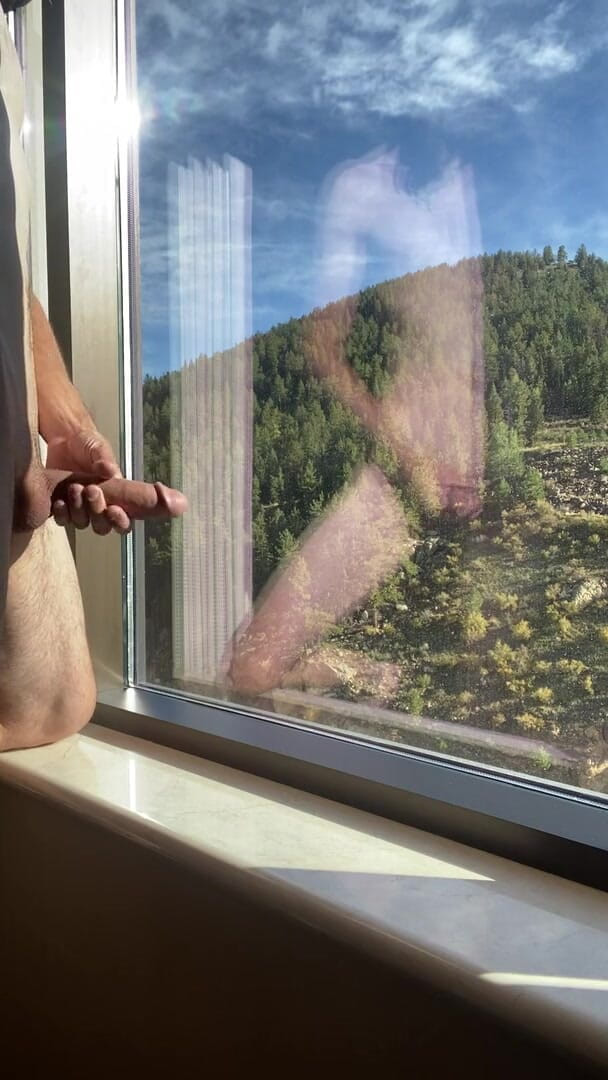 Edge Master: Hotel view cumshot
