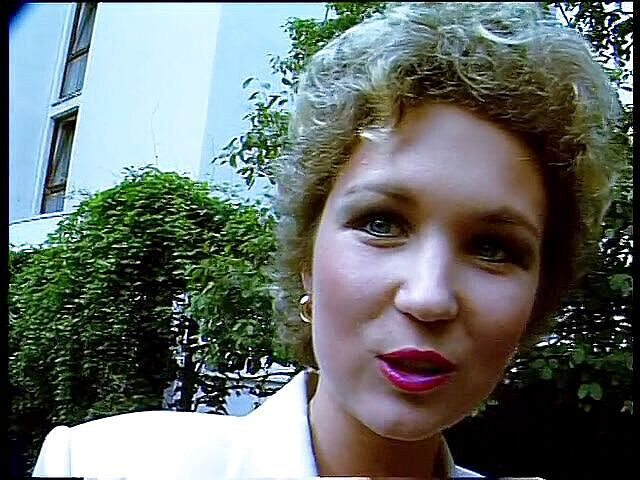 Lucky Cooch: Класні німецькі жінки дають інтерв'ю на відкритому повітрі