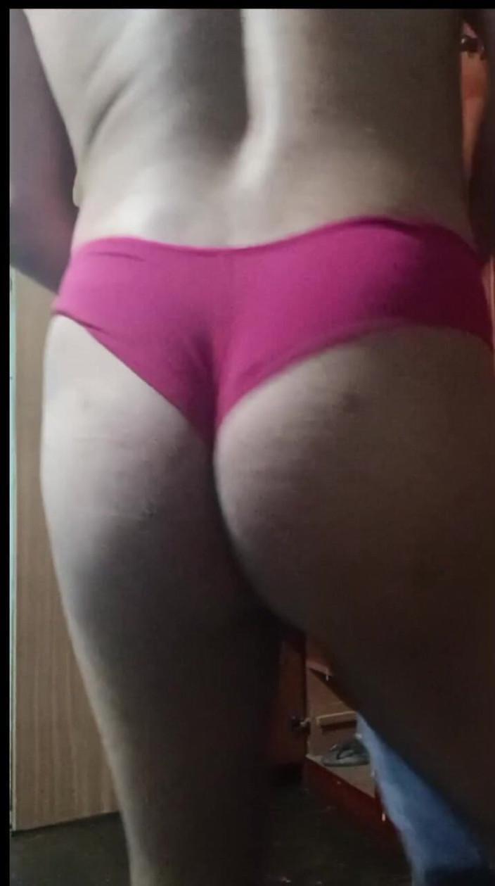 Thipansex: Ukazuji můj sissy zadek