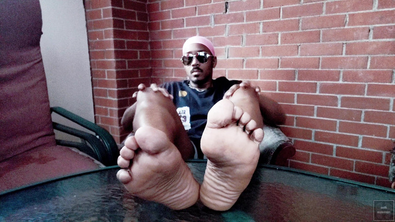 Soft Soleman: Je Touche Et Montre Mes Pieds Doux Dans Le Solarium (2025)