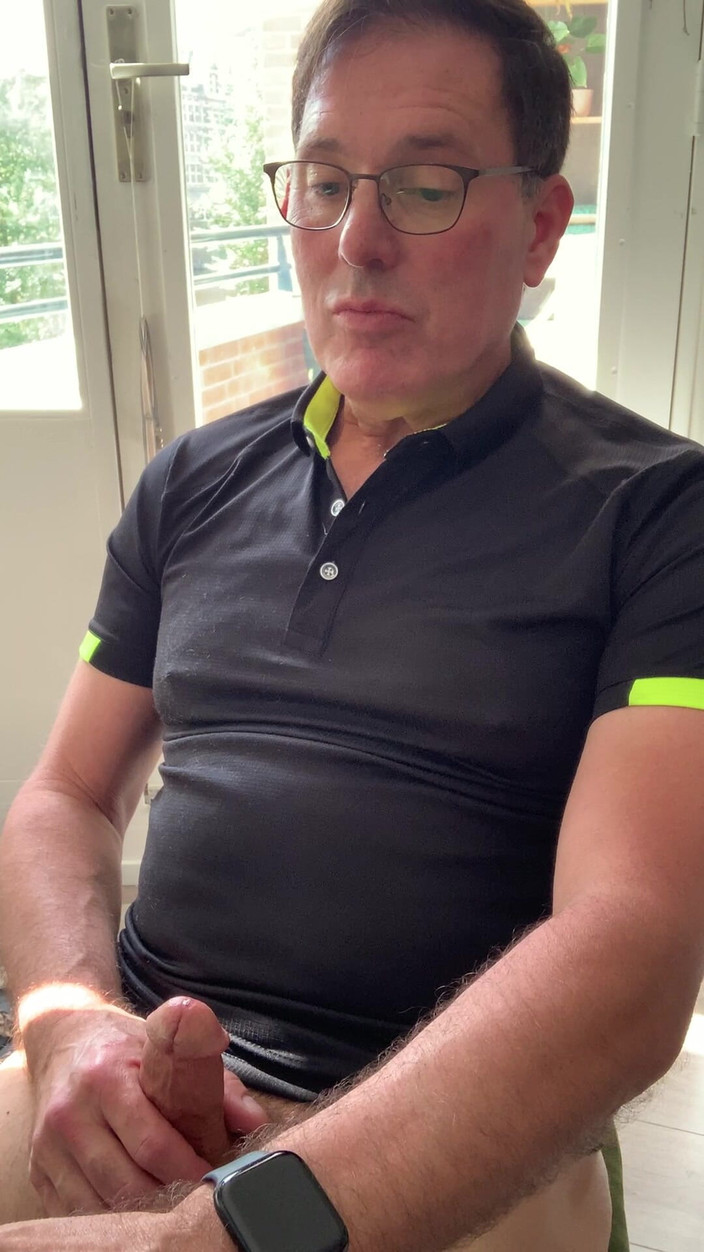 TJenner: Relaxando afiação e masturbando em casa. Orgasmo