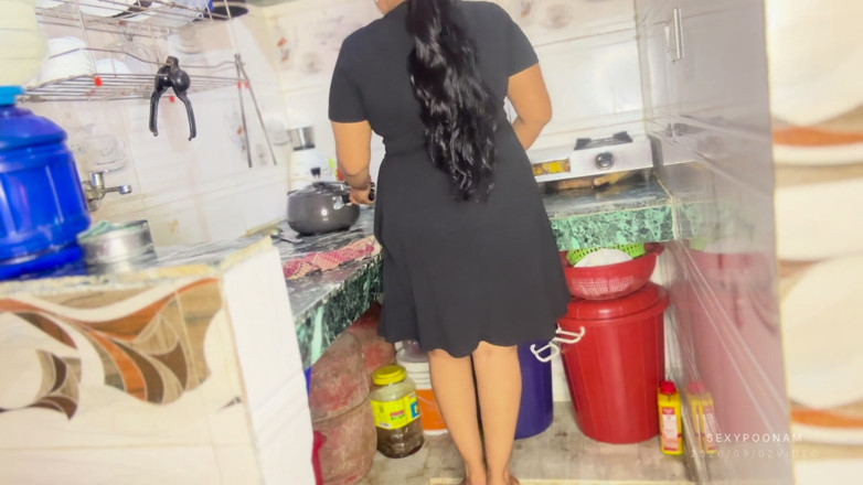 Badal09: Desi Stepfather Finds Adult Stepdaughter Alone at Home and Engages...