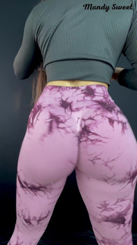 Brazilský velký zadek twerking na zvuk funku s legínami bez kalhotek