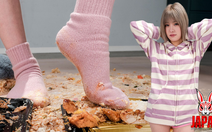 Japan Fetish Fusion: 月形ハルヒのフードクラッシュディライト - Ep.2:汚れた靴下、汚れた欲望