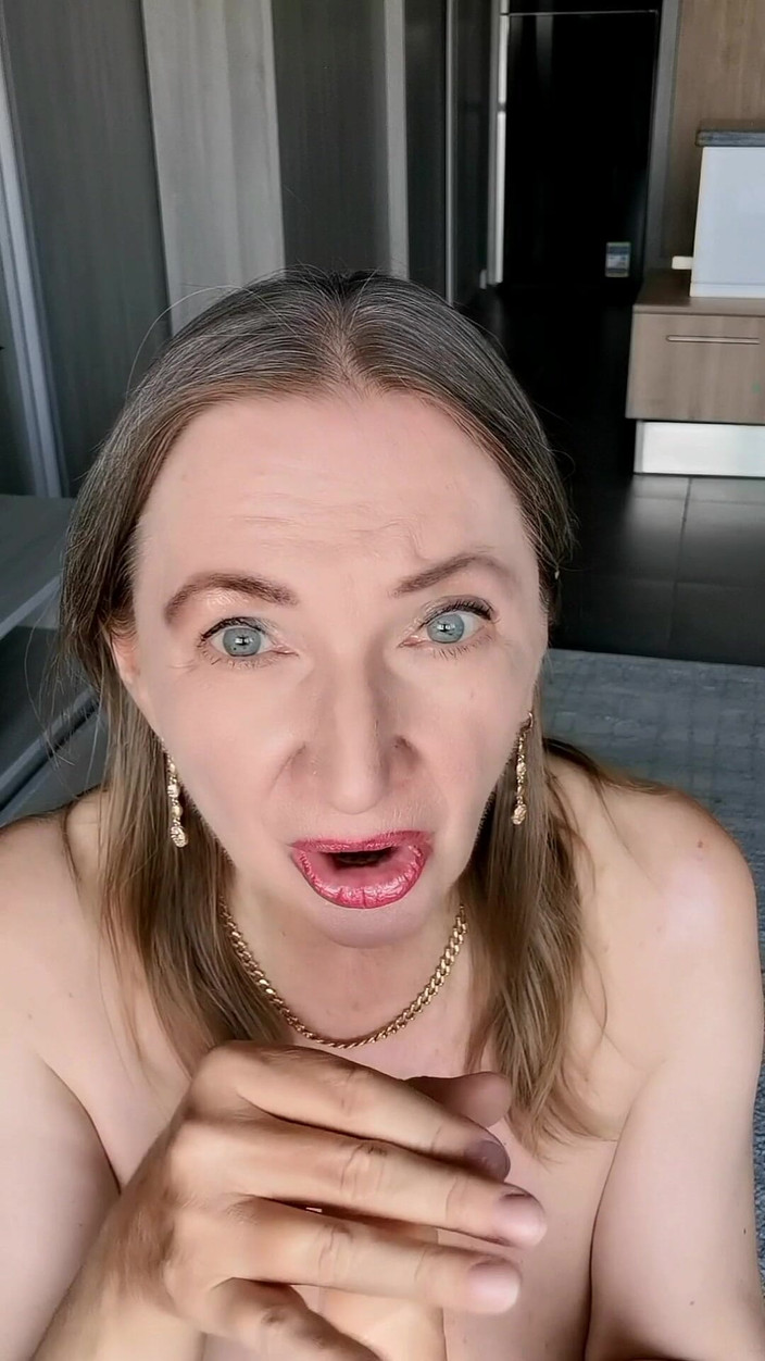 MariaOld: 매혹적인 미시 여자에게 열정을 배우는 상심한 손님