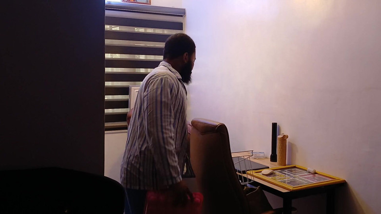 Mara Exotic: Datorii interne: Negresă Cur Gras Gagică aplecându-se