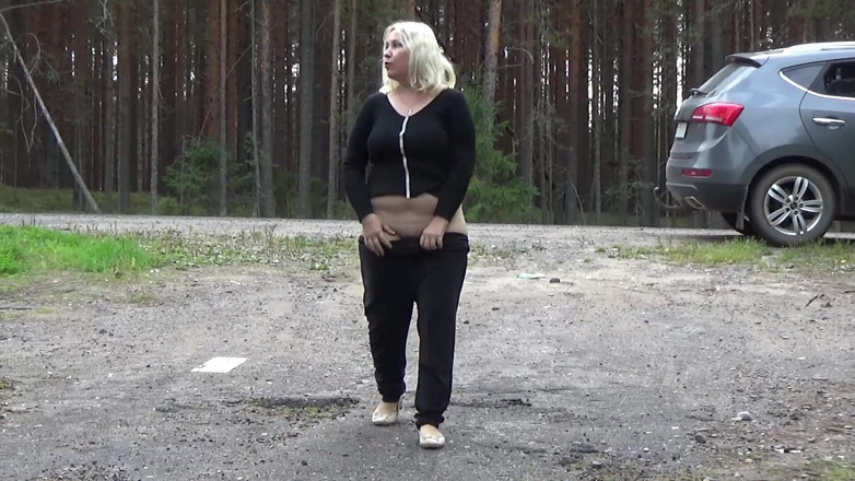 Lady Rose pee pee: 金雨 97 - 路上撒尿