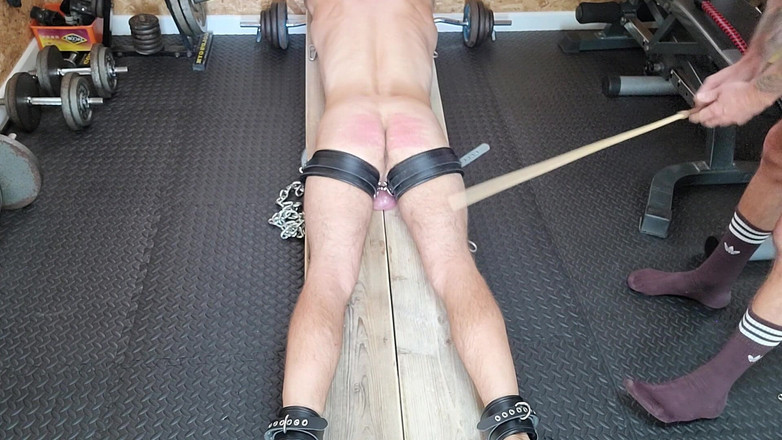 Sexydick: Esclavo náuseas y azotes