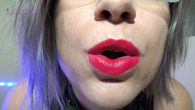 Morrigan Havoc: Bright red lipstick