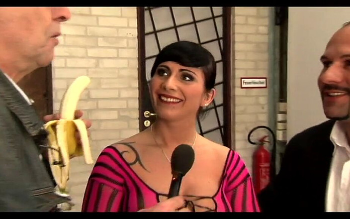 Videorama: Tette finte, amico culturista, banana