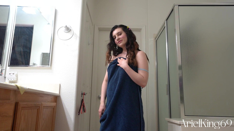 Ariel King: Anální trénink s tátou