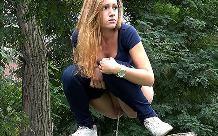 Puffy Network: Woodland by Got2Pee onde as meninas vêm mijar