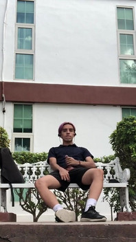 Я знайшов сліпу пляму в парку, тому я вирішив дрочити і відчути адреналін, який приходить з робити гарячі речі на публіці