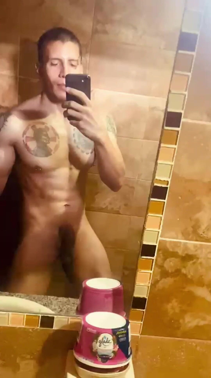 Thiago Florez: Bel Colombien Avec Un Sexe Xxl Cherchant Un Cul À Casser