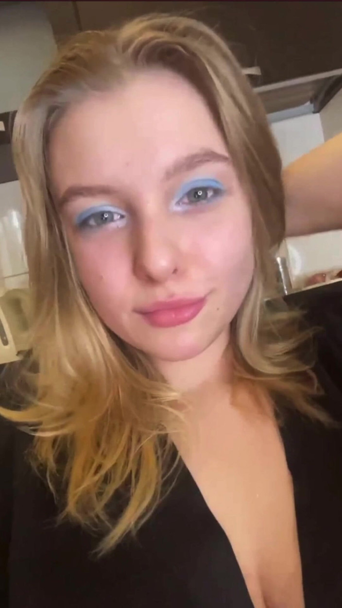 JuiceLussie: Sexy amatérka Sedni si na obličej a masturbuj