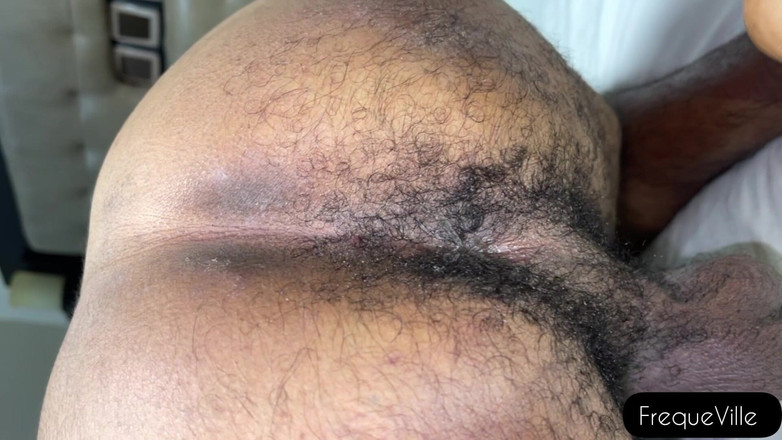 FrequeVille: Mi compañera de cuarto heterosexual come culo masculino por primera...