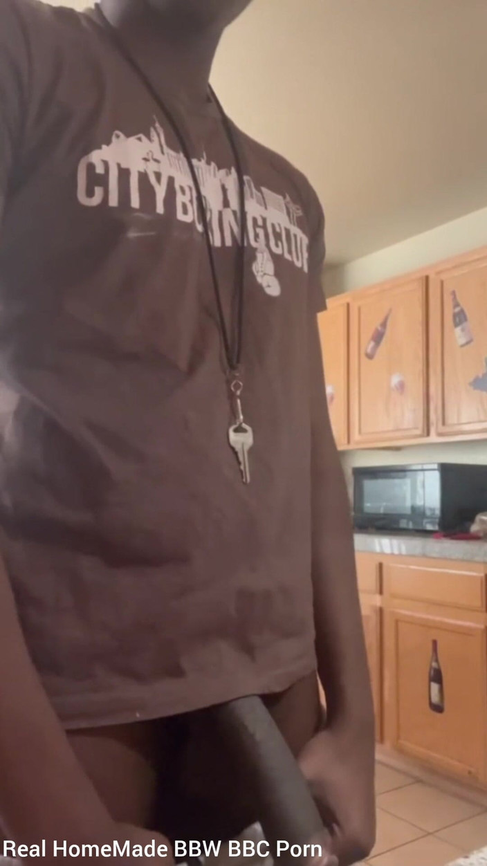 Big black cock BBCee: 戏弄摆动抚摸我的大黑