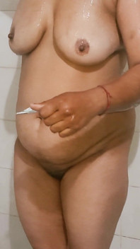 Pooja Bhabhi Taking Bath in Front of Her Dever