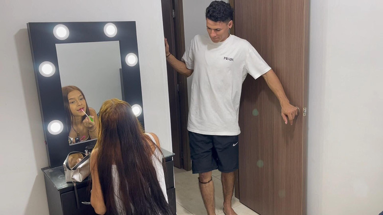 Kyleipalvin: 새 남친과 외출을 허락하는 대가로 후장 따먹기