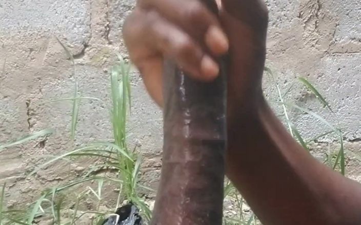 Big black cock BBCee: Draußen fühlen, super geil streicheln von meinem harten schwanz