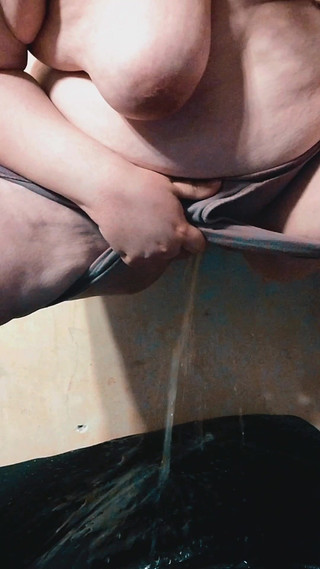 Raven Starlight: Cewek semok ini dientot habis-habisan di ranjang sampai kencing banyak...