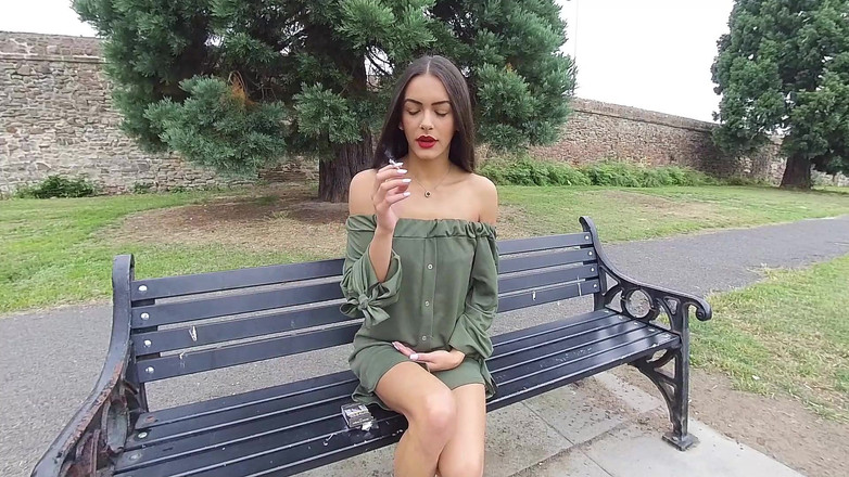 VR smokers HD-2D Videos Only: Kim Model - kouření