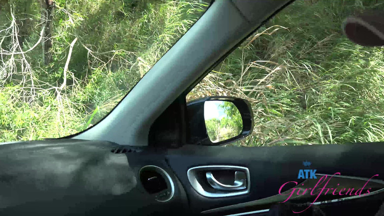 ATK Girlfriends: कमसिन Lola वास्तव में कुछ लंड चूसना चाहती है