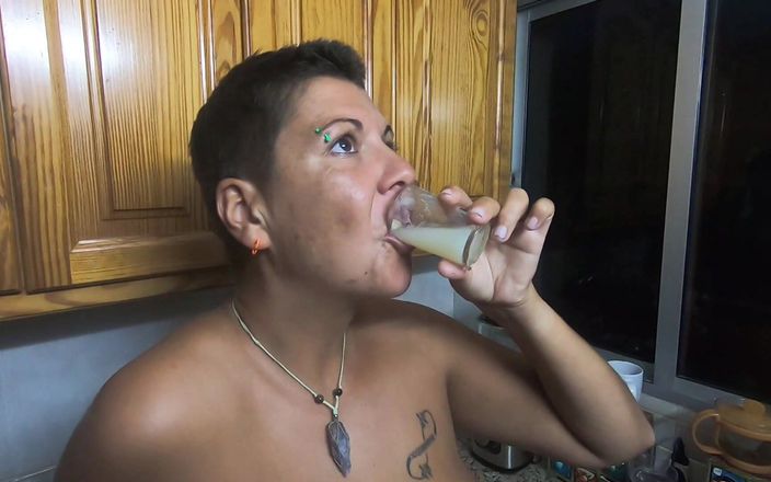 bekycarril: Girlfriend drinks a lots of saved cum from a shotglass