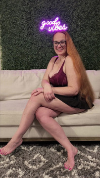 Brosses rousses et tresses les cheveux du gingembre dans des nattes - jeu de fétichisme lesbien orgasmique avec les cheveux avec 2 rousses
