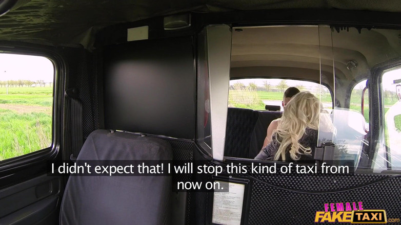 Female Fake Taxi: Female Fake taxi - une conductrice blonde à gros nichons se fait...
