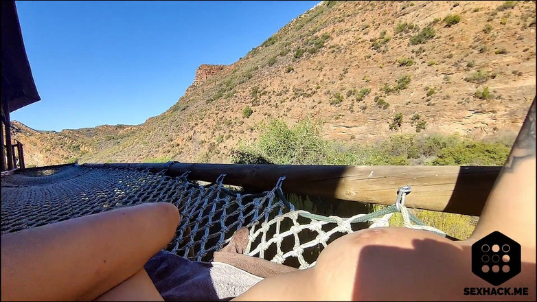 SexHackMe: とても濡れた彼はソフトながら私の性交することができます - スーパーハンモックの上でフラッドファック!