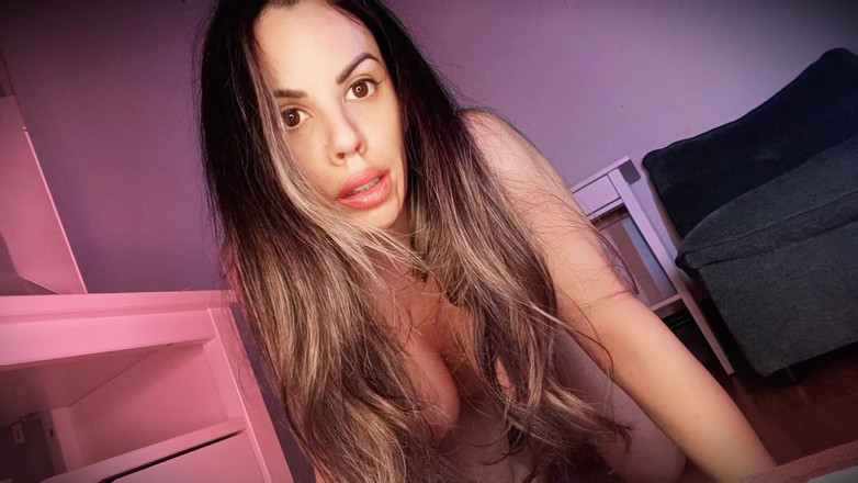 annikarain: Ma belle-mère nue te dit de lui éjaculer dedans