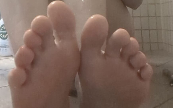 Ruby's home videos: Uctívání nohou se promění v masturbaci