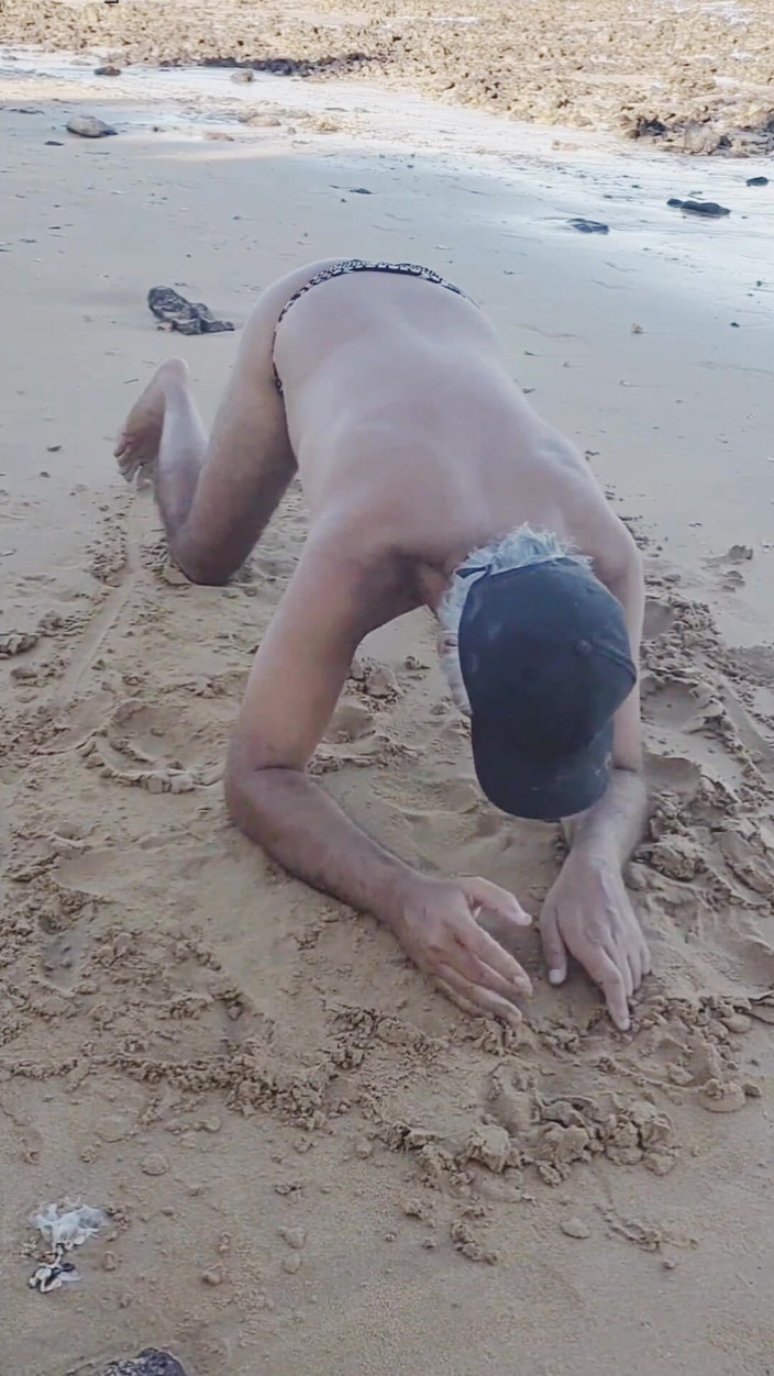 Ladysilvas: ビーチでビキニを着たレディシルバ とても暑い