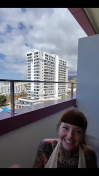 Sinsi balkonda sakso