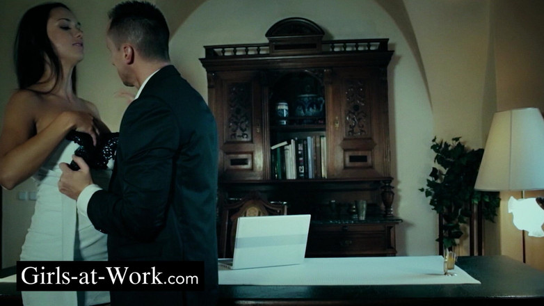 Girls At Work: Słodka rozrywka