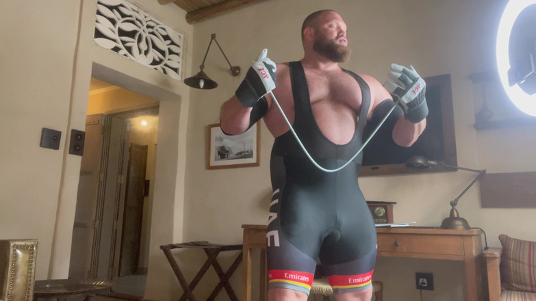 Jack stacked: Lycra Fetish Metal se apleacă cu masturbare lins de spermă