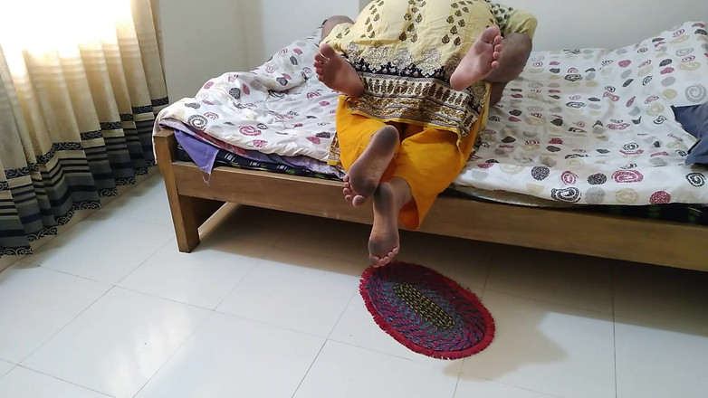 Aria Mia: Desi sexy MILF reitet den schwanz ihres stiefsohns