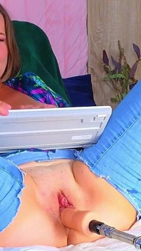 Intenso Orgasmo De Máquina De Sexo Con Succión Del Clítoris Y Labios Extendidos Con Pinzas