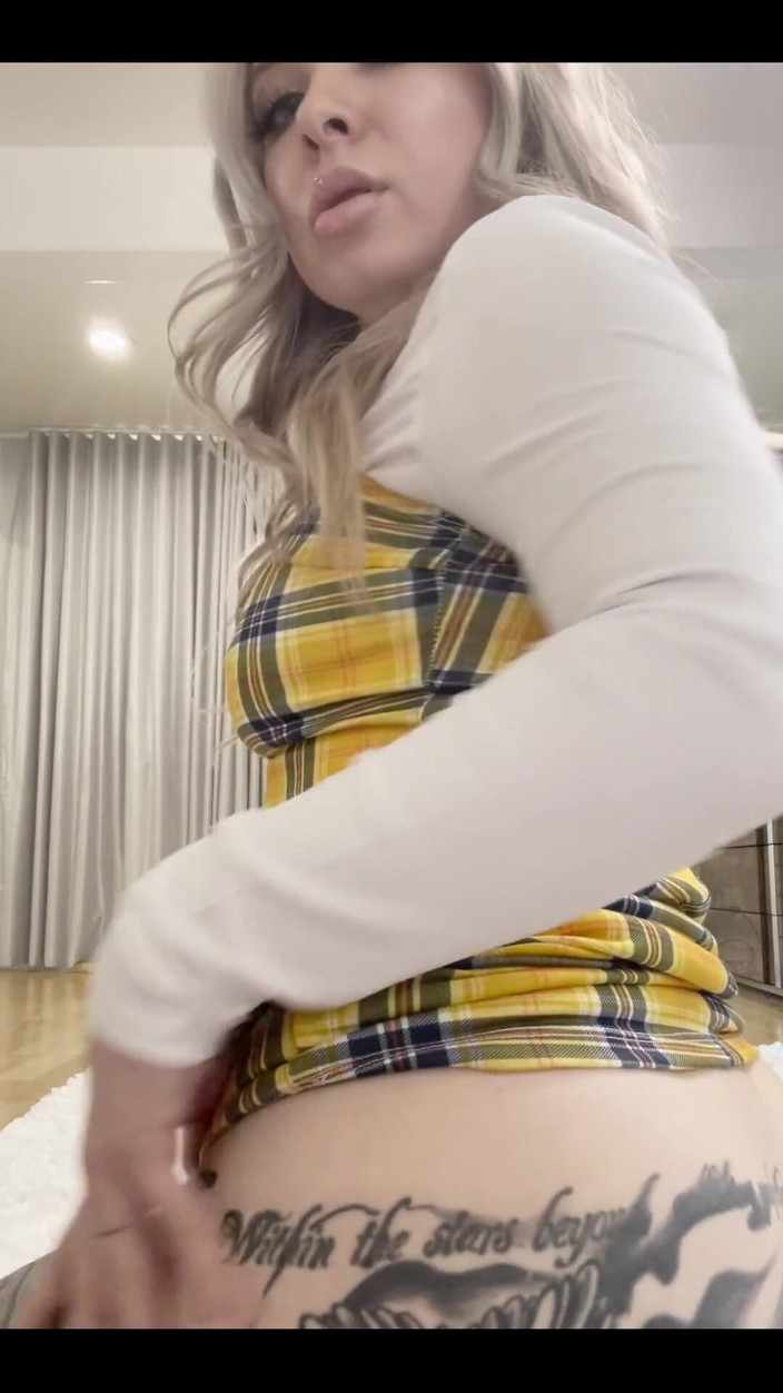 Kaiia Eve: 내 모든 부분과 곡선에 무수정 헌신