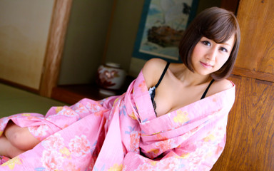 Go Sushi: Classic japanese milf dressed with kimono make titjob and fuck