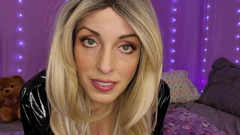 Brenna Lilac: 슈퍼히어로 후장 에 매료