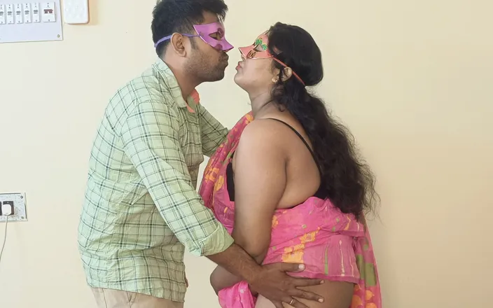 Indianbhabi2: Fucking with Neighbour Aunty in Winter Season in His Bedroom