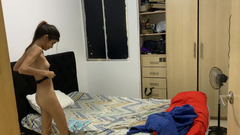 TUflacasex123: Betapa bagus untuk melihat adik tiri saya berubah selepas mandi..