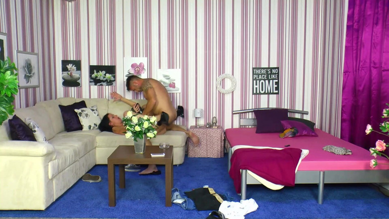 MCG Empire: He cummed on my pussy and put it back in